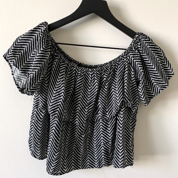 Pattern Crop Top - Picture 4 of 5